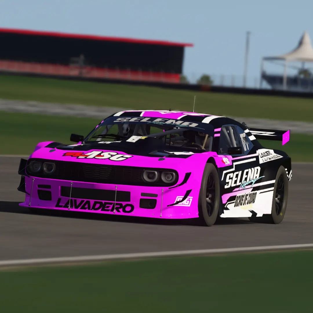 Auto negro y magenta con identificación Selena Racing